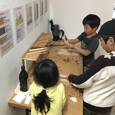 郡上八幡で観光体験のカトモクのお店を運営する加藤木工が作る日本製セイコー電波壁掛け時計