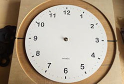 郡上八幡で観光体験のカトモクのお店を運営する加藤木工が作る日本製セイコー電波壁掛け時計