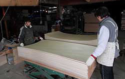 郡上八幡で観光体験のカトモクのお店を運営する加藤木工が作る日本製セイコー電波壁掛け時計