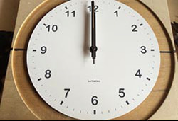 郡上八幡で観光体験のカトモクのお店を運営する加藤木工が作る日本製セイコー電波壁掛け時計