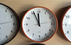 郡上八幡で観光体験のカトモクのお店を運営する加藤木工が作る日本製セイコー電波壁掛け時計