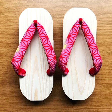 郡上踊りで有名な郡上八幡で観光体験のカトモクのお店を運営する加藤木工が作る日本製セイコー電波壁掛け時計