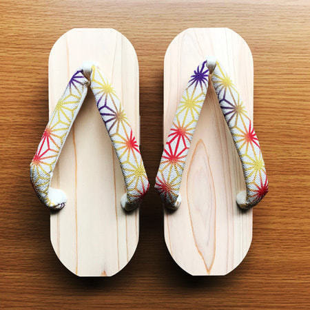 郡上踊りで有名な郡上八幡で観光体験のカトモクのお店を運営する加藤木工が作る日本製セイコー電波壁掛け時計