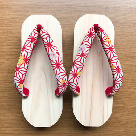 郡上踊りで有名な郡上八幡で観光体験のカトモクのお店を運営する加藤木工が作る日本製セイコー電波壁掛け時計