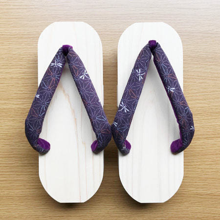 郡上踊りで有名な郡上八幡で観光体験のカトモクのお店を運営する加藤木工が作る日本製セイコー電波壁掛け時計