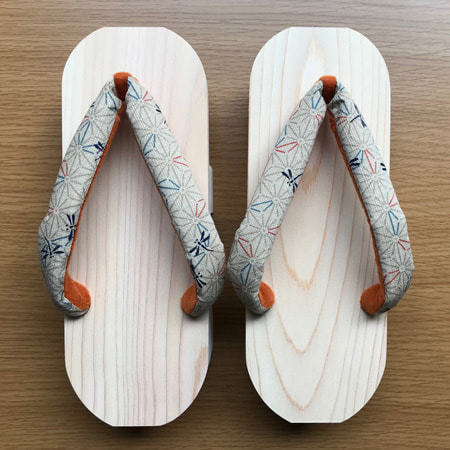 郡上踊りで有名な郡上八幡で観光体験のカトモクのお店を運営する加藤木工が作る日本製セイコー電波壁掛け時計