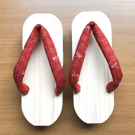 郡上踊りで有名な郡上八幡で観光体験のカトモクのお店を運営する加藤木工が作る日本製セイコー電波壁掛け時計