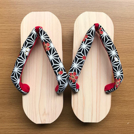 郡上踊りで有名な郡上八幡で観光体験のカトモクのお店を運営する加藤木工が作る日本製セイコー電波壁掛け時計