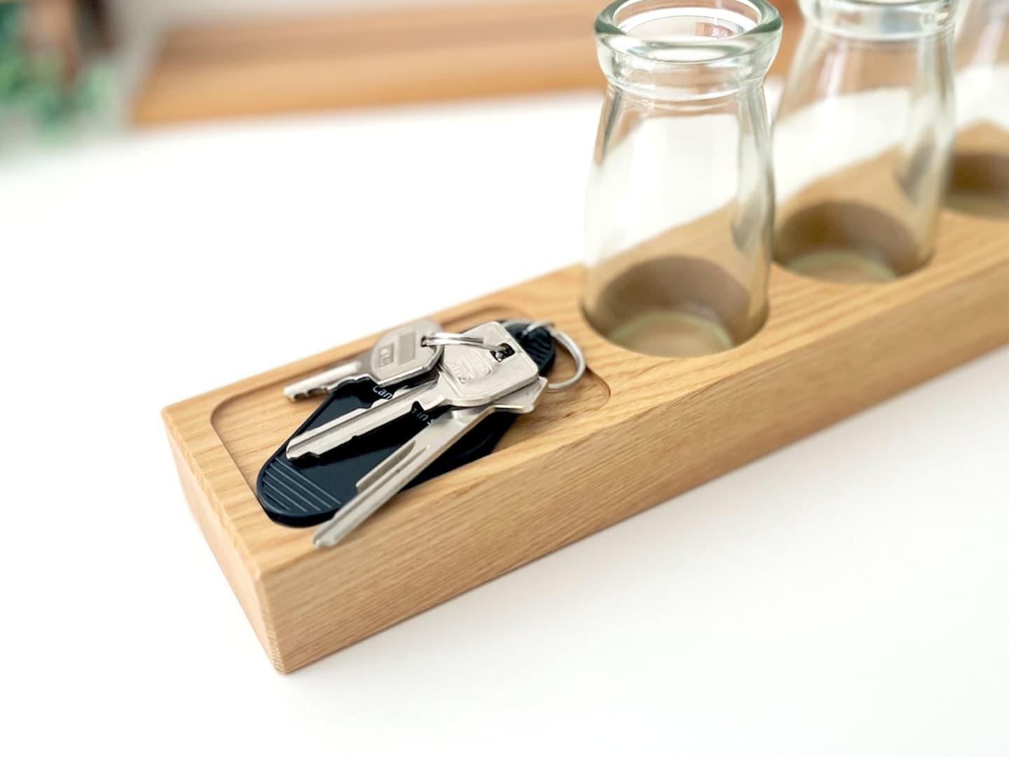 花瓶 かびん 花器 華瓶 フラワーベース 一輪挿し フラワーボトル ガラス製品 木製品 装飾品 フラワーアレンジメント 小物入れ 小物置き 鍵置き お花 牛乳瓶 牛乳ボトル レトロ 木製 木目 ホワイトアッシュ 無垢材 天然素材 模様替え 心機一転 室内装飾 引っ越し 新生活 リビング 丁寧な暮らし 木のある暮らし 花束 お店 玄関 ホテル 旅館 カフェ 装飾 インテリア アンティーク 北欧 家具 ワンポイント コンパクト 飾りやすい 初心者 簡単 お手入れ簡単 垢ぬけ オシャレ かわいい お手軽 母の日 記念日 誕生日 クリスマス 花を送る日 新築 お祝い 記念品 贈答品 プレゼント 贈り物 ギフト 日本産 日本製 国産 国内メーカー 国内製造 日本 岐阜県 岐阜 郡上市 郡上 八幡町 八幡 郡上八幡 郡上おどり 郡上踊り