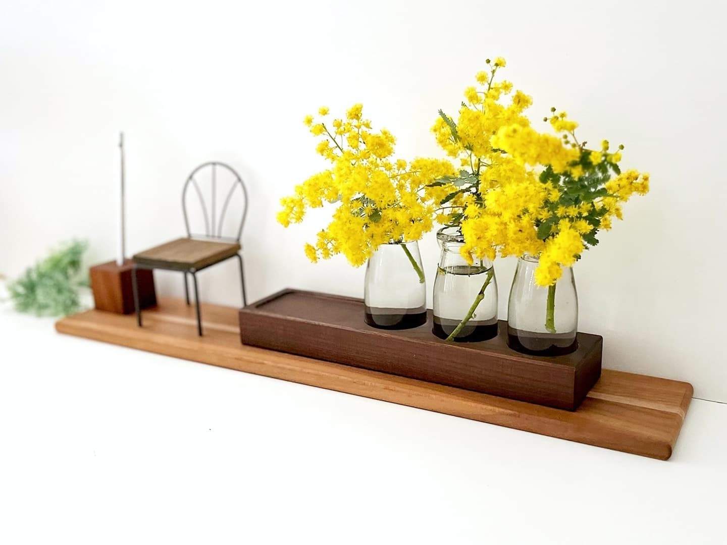 花瓶 かびん 花器 華瓶 フラワーベース 一輪挿し フラワーボトル ガラス製品 木製品 装飾品 フラワーアレンジメント 小物入れ 小物置き 鍵置き お花 牛乳瓶 牛乳ボトル レトロ 木製 木目 ホワイトアッシュ 無垢材 天然素材 模様替え 心機一転 室内装飾 引っ越し 新生活 リビング 丁寧な暮らし 木のある暮らし 花束 お店 玄関 ホテル 旅館 カフェ 装飾 インテリア アンティーク 北欧 家具 ワンポイント コンパクト 飾りやすい 初心者 簡単 お手入れ簡単 垢ぬけ オシャレ かわいい お手軽 母の日 記念日 誕生日 クリスマス 花を送る日 新築 お祝い 記念品 贈答品 プレゼント 贈り物 ギフト 日本産 日本製 国産 国内メーカー 国内製造 日本 岐阜県 岐阜 郡上市 郡上 八幡町 八幡 郡上八幡 郡上おどり 郡上踊り