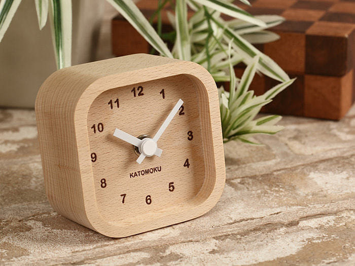 郡上踊りで有名な郡上八幡で観光体験のカトモクのお店を運営する加藤木工が作る日本製セイコー電波壁掛け時計