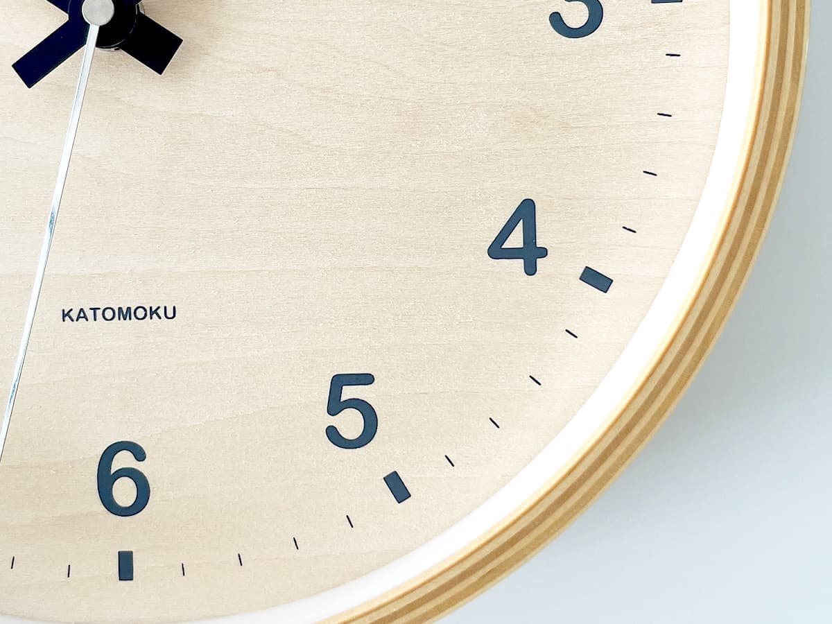 郡上踊りで有名な郡上八幡で観光体験のカトモクのお店を運営する加藤木工が作る日本製セイコー電波壁掛け時計