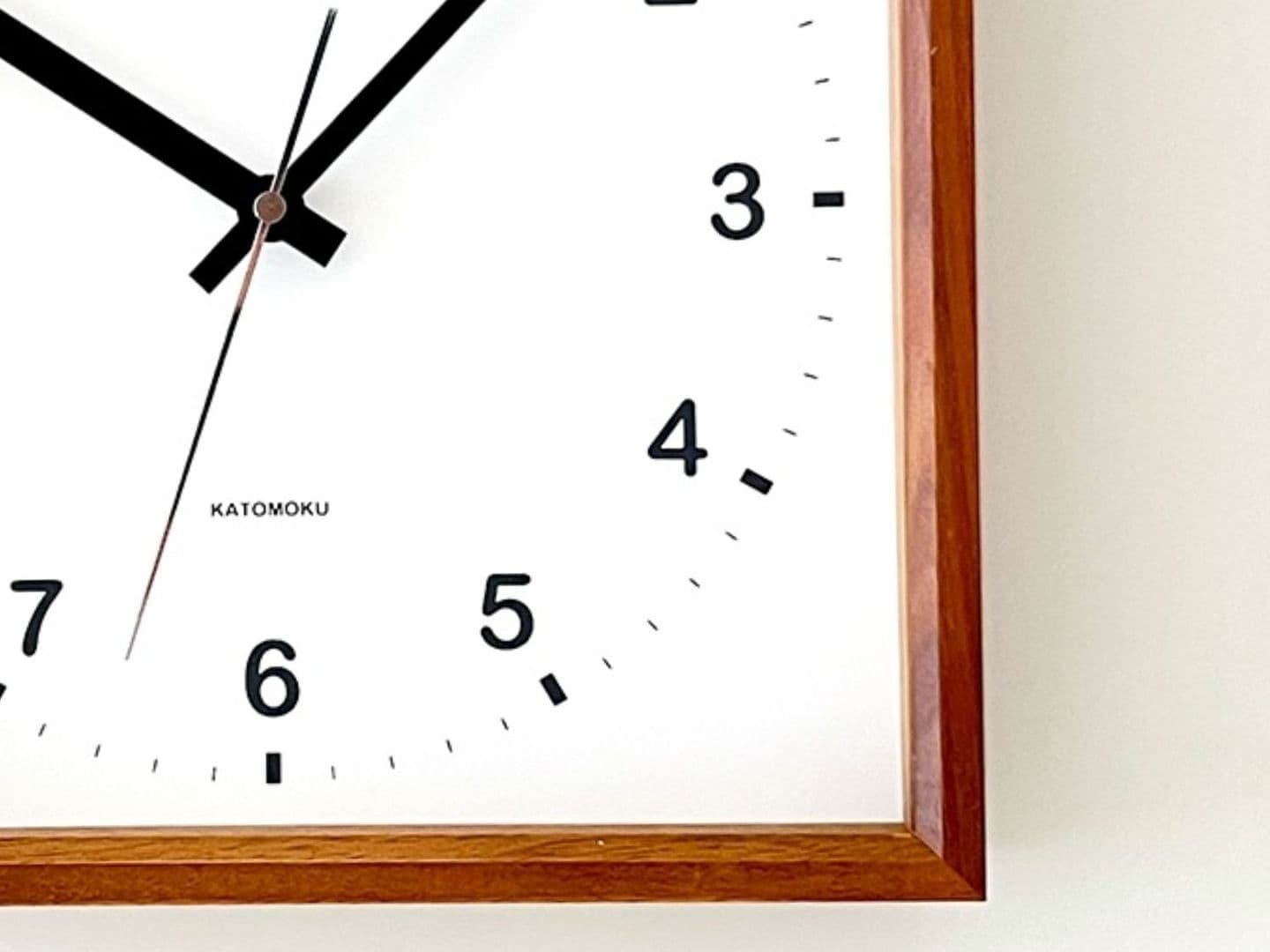 郡上踊りで有名な郡上八幡で観光体験のカトモクのお店を運営する加藤木工が作る日本製セイコー電波壁掛け時計