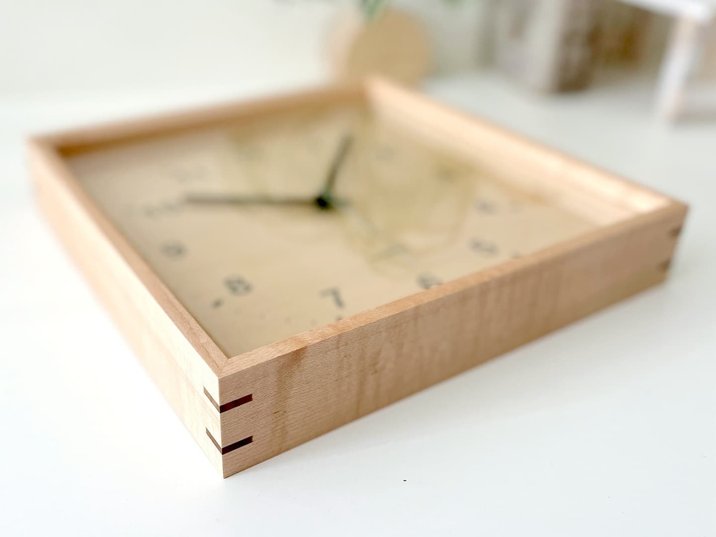 郡上踊りで有名な郡上八幡で観光体験のカトモクのお店を運営する加藤木工が作る日本製セイコー電波壁掛け時計