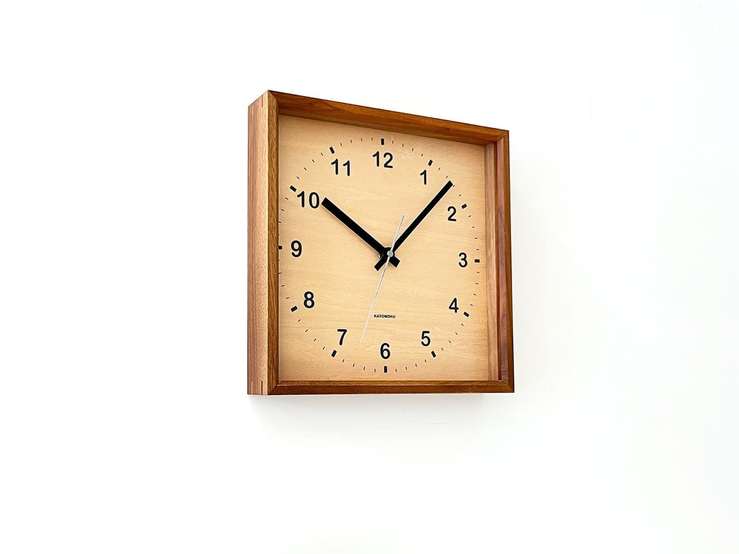 郡上踊りで有名な郡上八幡で観光体験のカトモクのお店を運営する加藤木工が作る日本製セイコー電波壁掛け時計