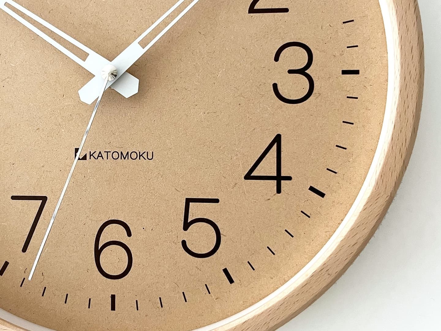 郡上踊りで有名な郡上八幡で観光体験のカトモクのお店を運営する加藤木工が作る日本製セイコー電波壁掛け時計