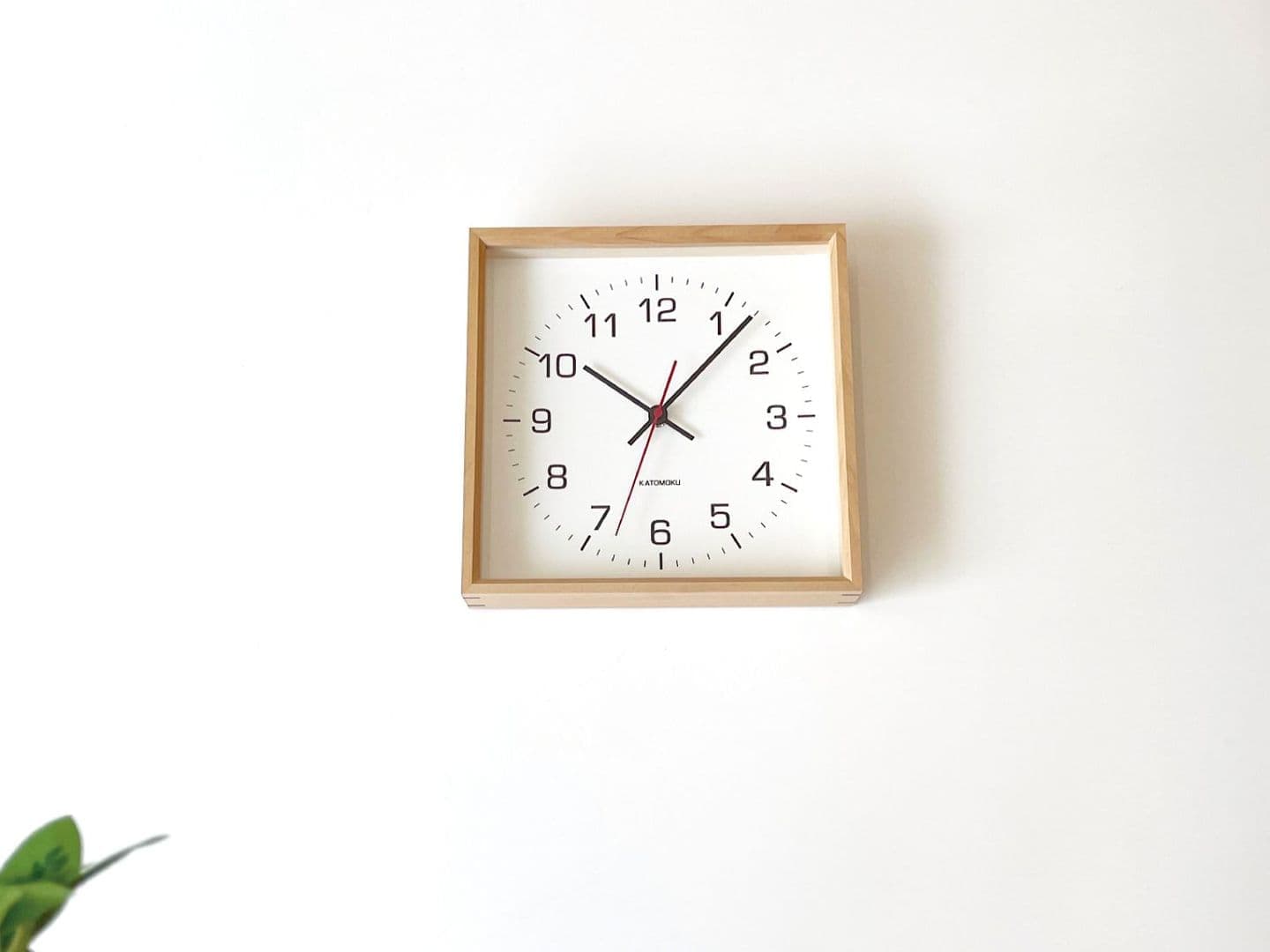 郡上踊りで有名な郡上八幡で観光体験のカトモクのお店を運営する加藤木工が作る日本製セイコー電波壁掛け時計
