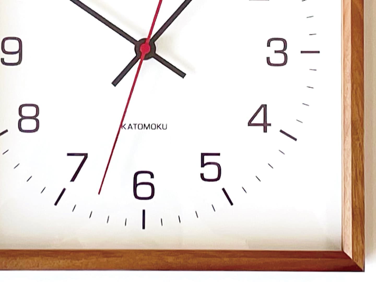 郡上踊りで有名な郡上八幡で観光体験のカトモクのお店を運営する加藤木工が作る日本製セイコー電波壁掛け時計