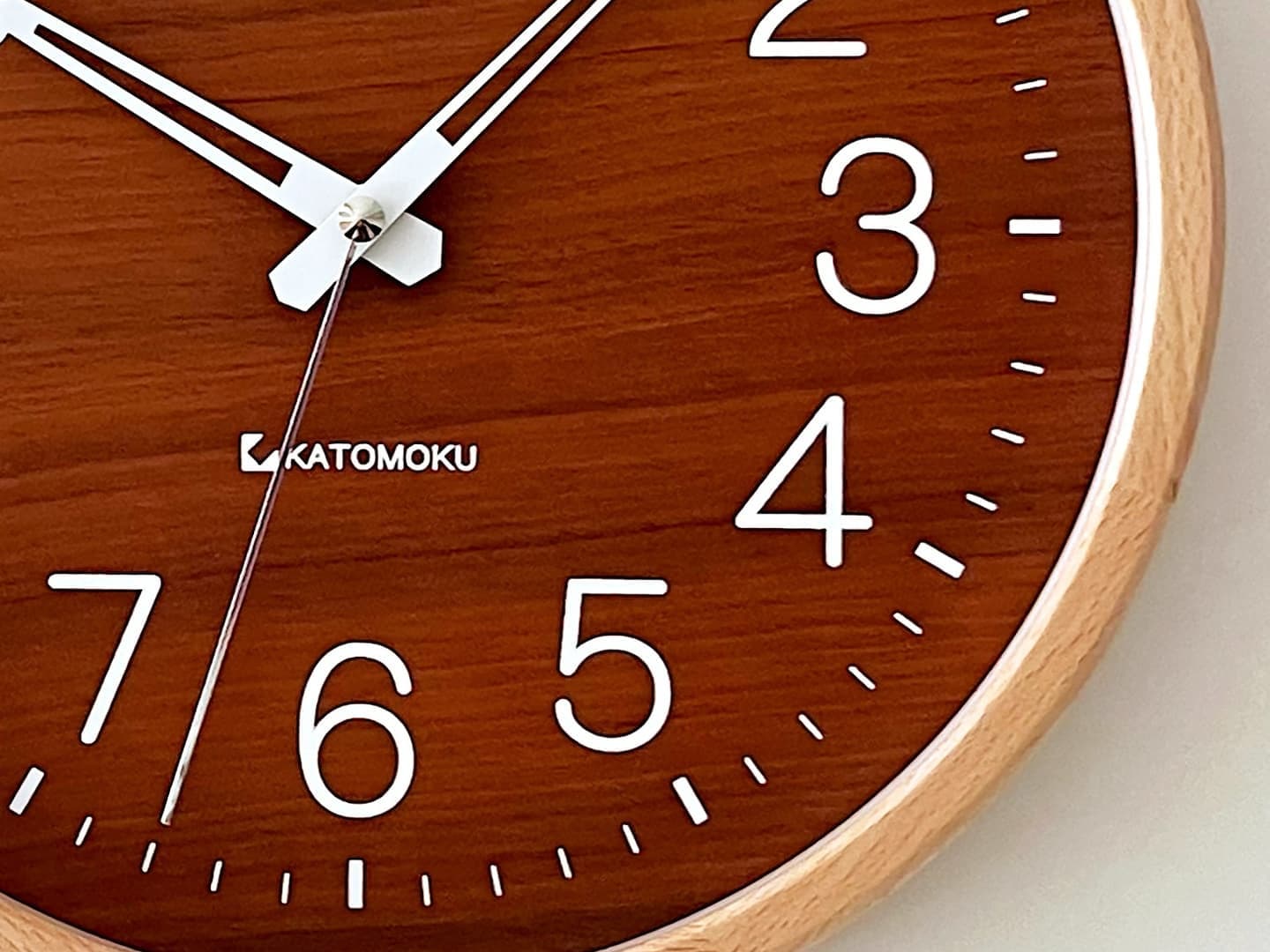 郡上踊りで有名な郡上八幡で観光体験のカトモクのお店を運営する加藤木工が作る日本製セイコー電波壁掛け時計