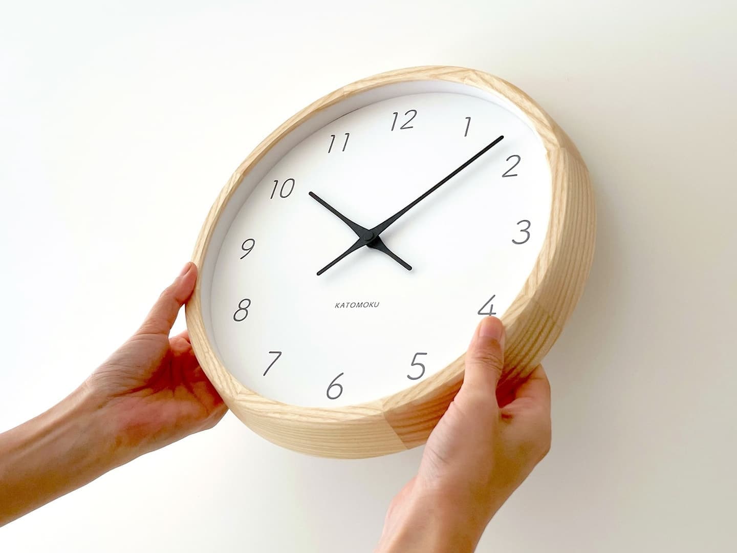 時計 掛け時計 壁掛け時計 電波時計 木の時計 国産 日本 岐阜県 郡上八幡 インテリア 雑貨 丁寧な暮らし 北欧 シンプル オシャレ 静音 静か 自動受信 時刻修正 木工屋 無垢 ホワイトアッシュ