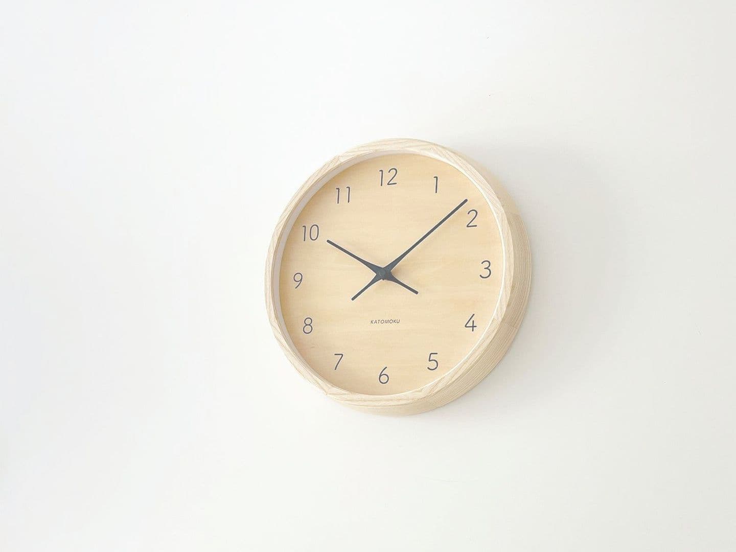 時計 掛け時計 壁掛け時計 電波時計 木の時計 国産 日本 岐阜県 郡上八幡 インテリア 雑貨 丁寧な暮らし 北欧 シンプル オシャレ 静音 静か 自動受信 時刻修正 自動 便利 簡単 SEIKO 無垢材 天然素材 新生活 模様替え 引っ越し お祝い プレゼント ギフト 贈り物 寝室 ベッドルーム 書斎 無垢材 木枠 ビーチ ブナ 木の文字盤 シナ文字盤 秒針 数字 直径30㎝