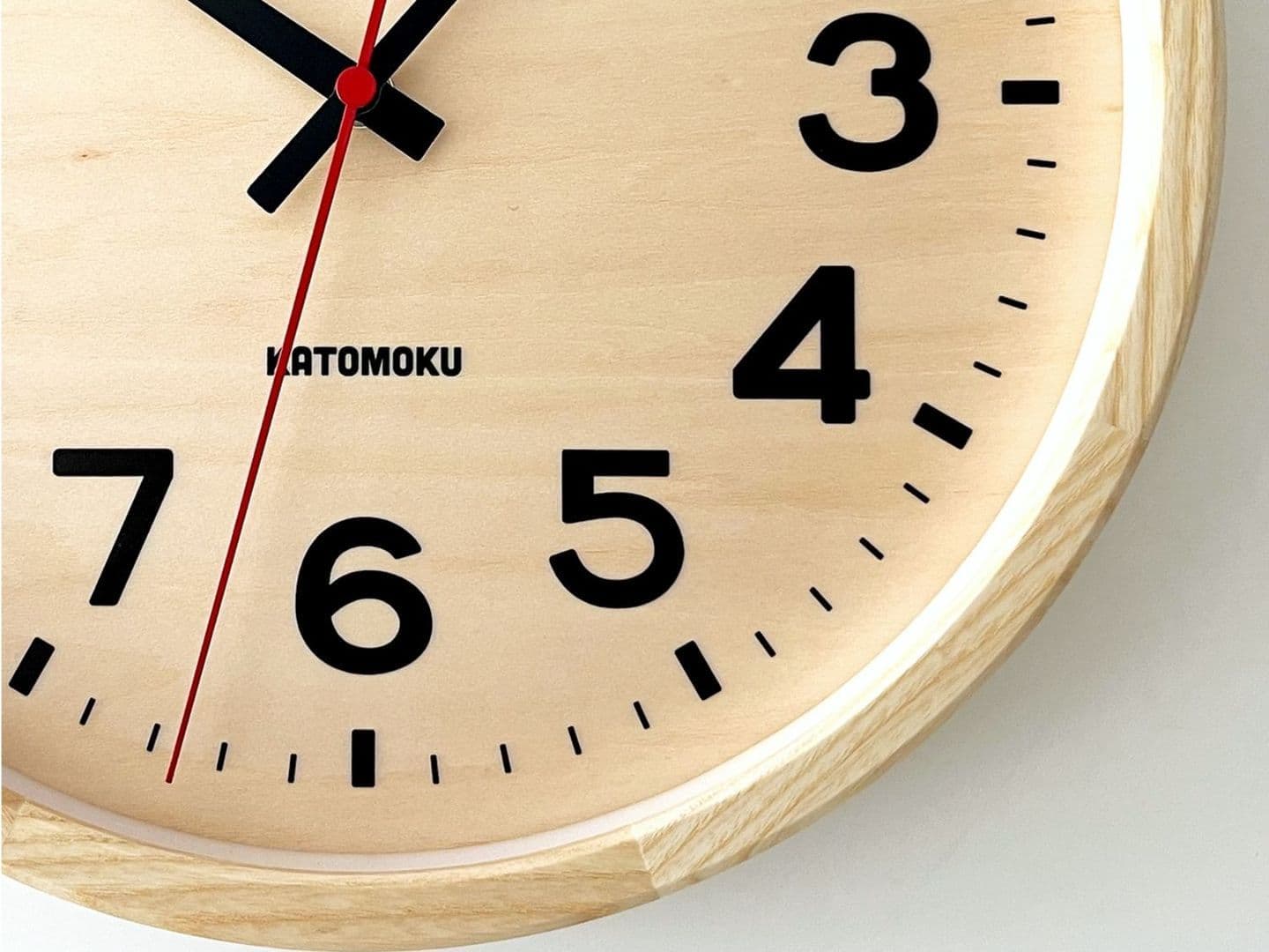 郡上踊りで有名な郡上八幡で観光体験のカトモクのお店を運営する加藤木工が作る日本製セイコー電波壁掛け時計