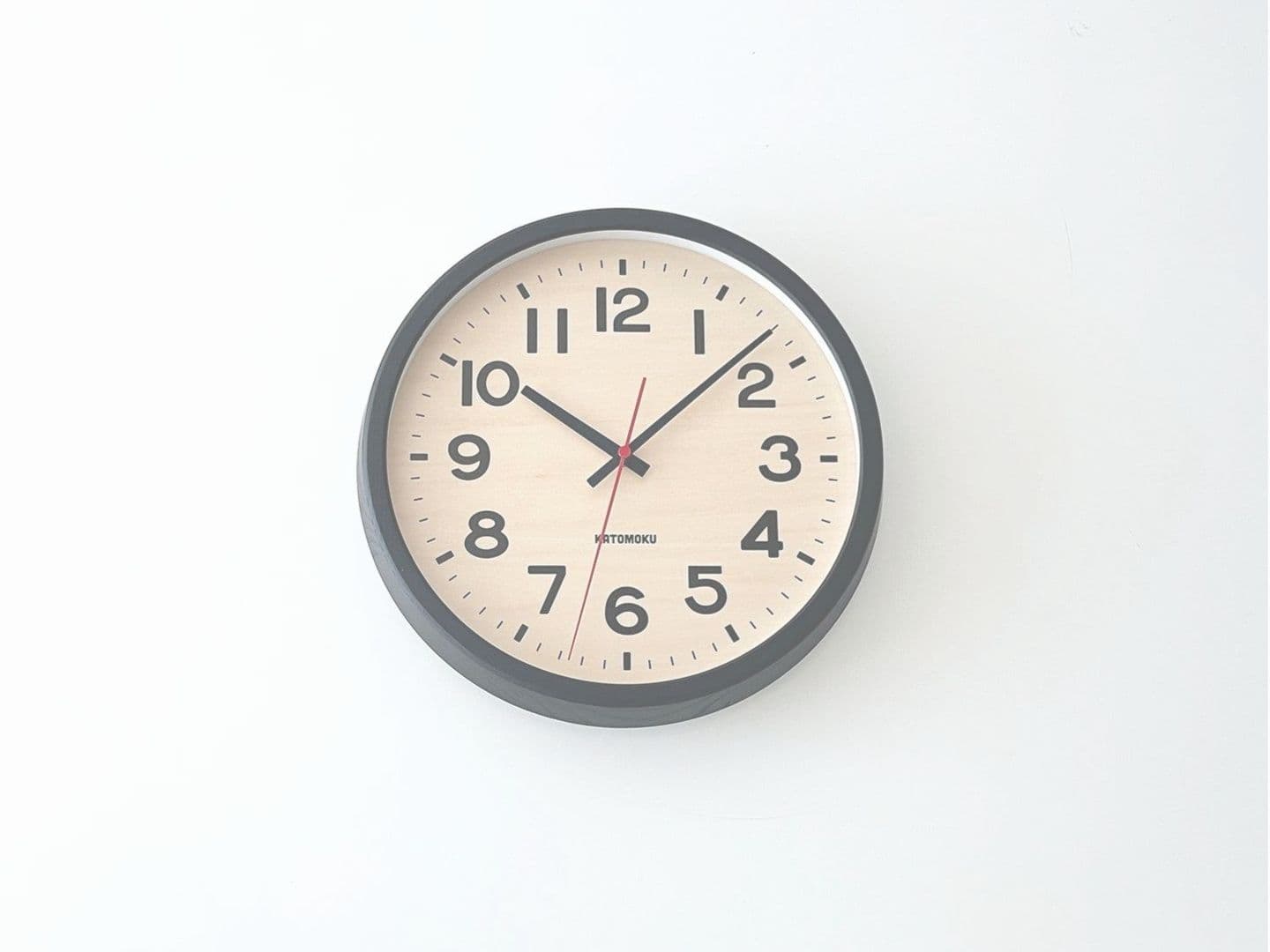 時計 掛け時計 壁掛け時計 電波時計 木の時計 国産 日本 岐阜県 郡上八幡 インテリア 雑貨 丁寧な暮らし 北欧 シンプル オシャレ 静音 静か 自動受信 時刻修正 木工屋 無垢 シナ文字盤 ホワイトアッシュ レトロ