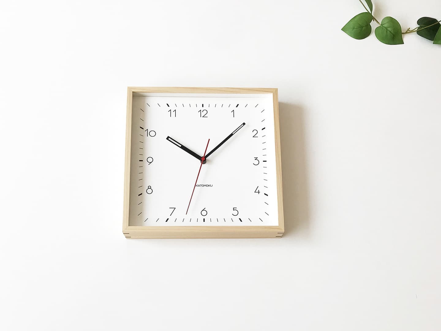 時計 掛け時計 壁掛け時計 木の時計 国産 日本 岐阜県 郡上八幡 インテリア 雑貨 丁寧な暮らし 北欧 シンプル オシャレ 静音 静か 木工屋  スクエアクロック 無垢 岐阜県産材 ヒノキ 秒針 目盛り