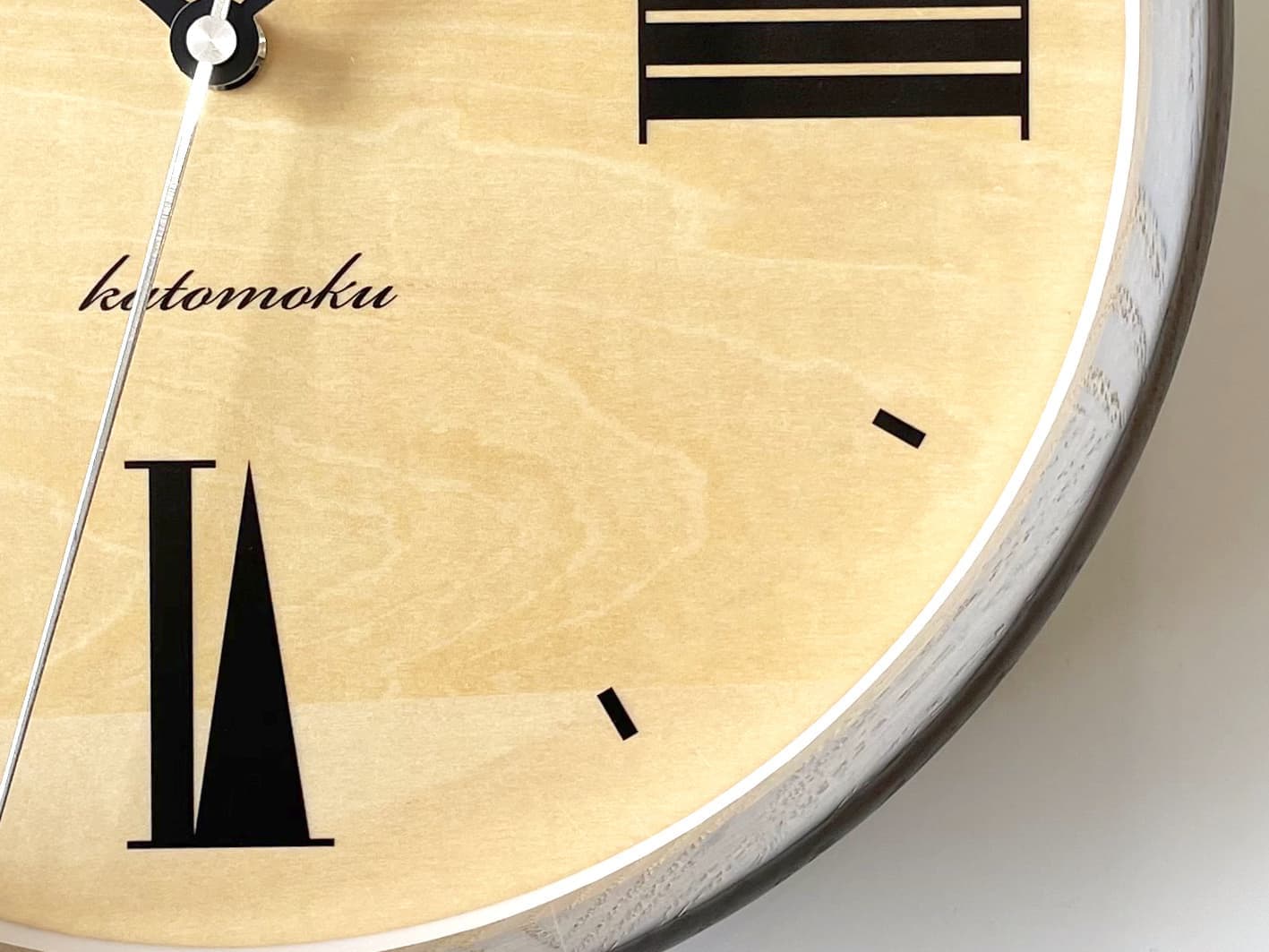 郡上踊りで有名な郡上八幡で観光体験のカトモクのお店を運営する加藤木工が作る日本製セイコー電波壁掛け時計