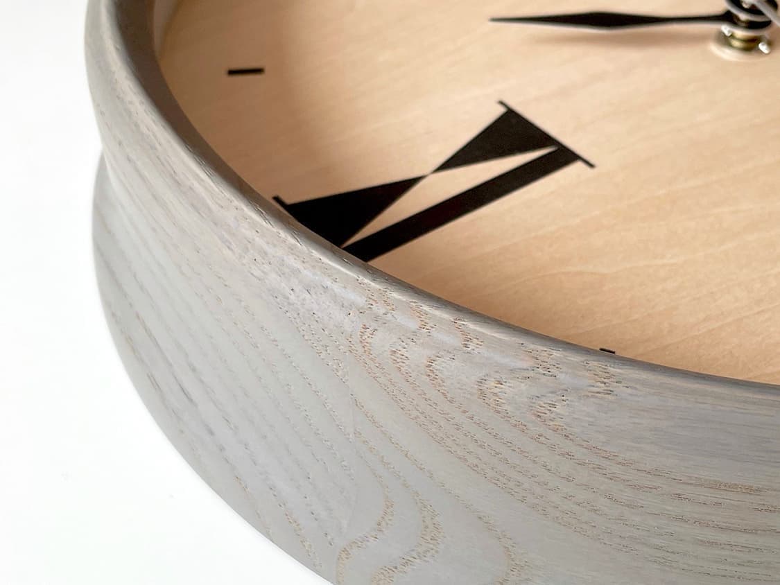 郡上踊りで有名な郡上八幡で観光体験のカトモクのお店を運営する加藤木工が作る日本製セイコー電波壁掛け時計