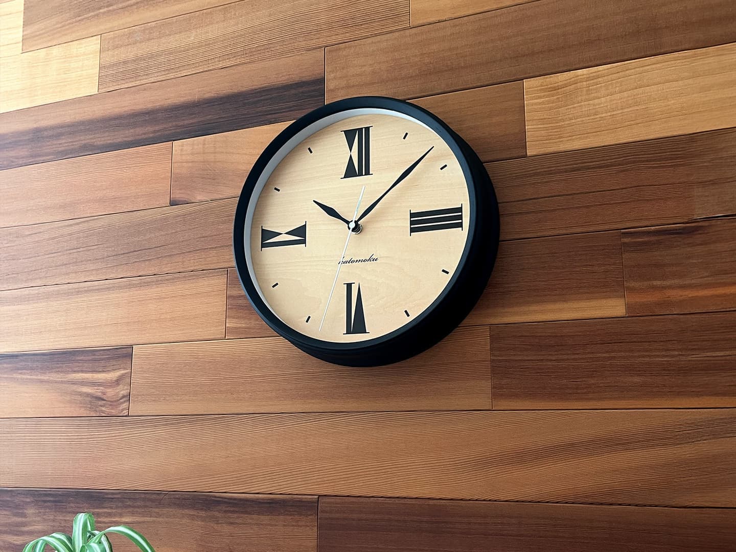 郡上踊りで有名な郡上八幡で観光体験のカトモクのお店を運営する加藤木工が作る日本製セイコー電波壁掛け時計