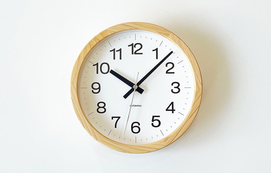 郡上八幡で観光体験のカトモクのお店を運営する加藤木工が作る日本製セイコー電波壁掛け時計