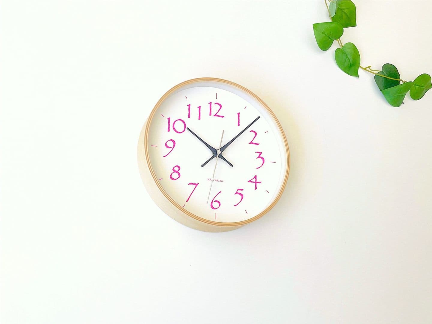 時計 掛け時計 壁掛け時計 木の時計 国産 日本 岐阜県 郡上八幡 インテリア 雑貨 丁寧な暮らし 北欧 シンプル オシャレ 静音 静か 木工屋  曲げわっぱ ピンク ブルー