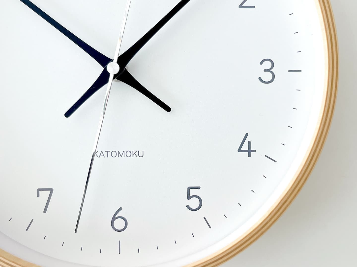 郡上踊りで有名な郡上八幡で観光体験のカトモクのお店を運営する加藤木工が作る日本製セイコー電波壁掛け時計