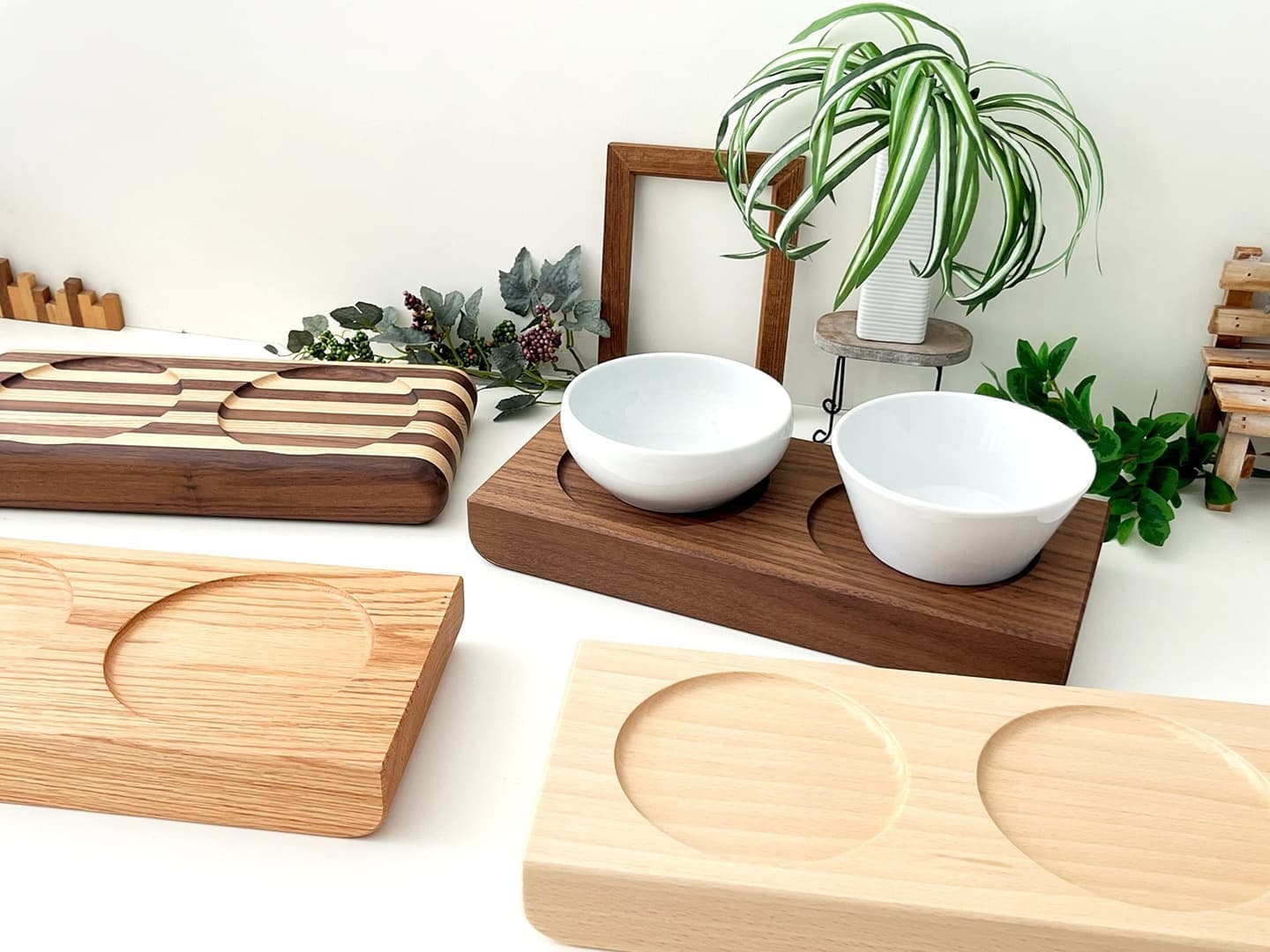 ねこちゃん、犬ちゃんの木製おしゃれ餌入れ