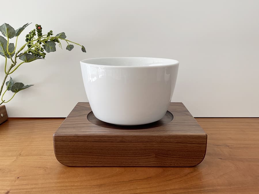 ねこちゃん、犬ちゃんの木製おしゃれ餌入れ