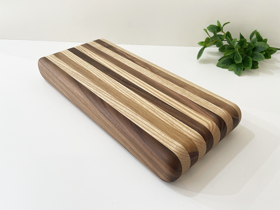 ねこちゃん、犬ちゃんの木製おしゃれ餌入れ