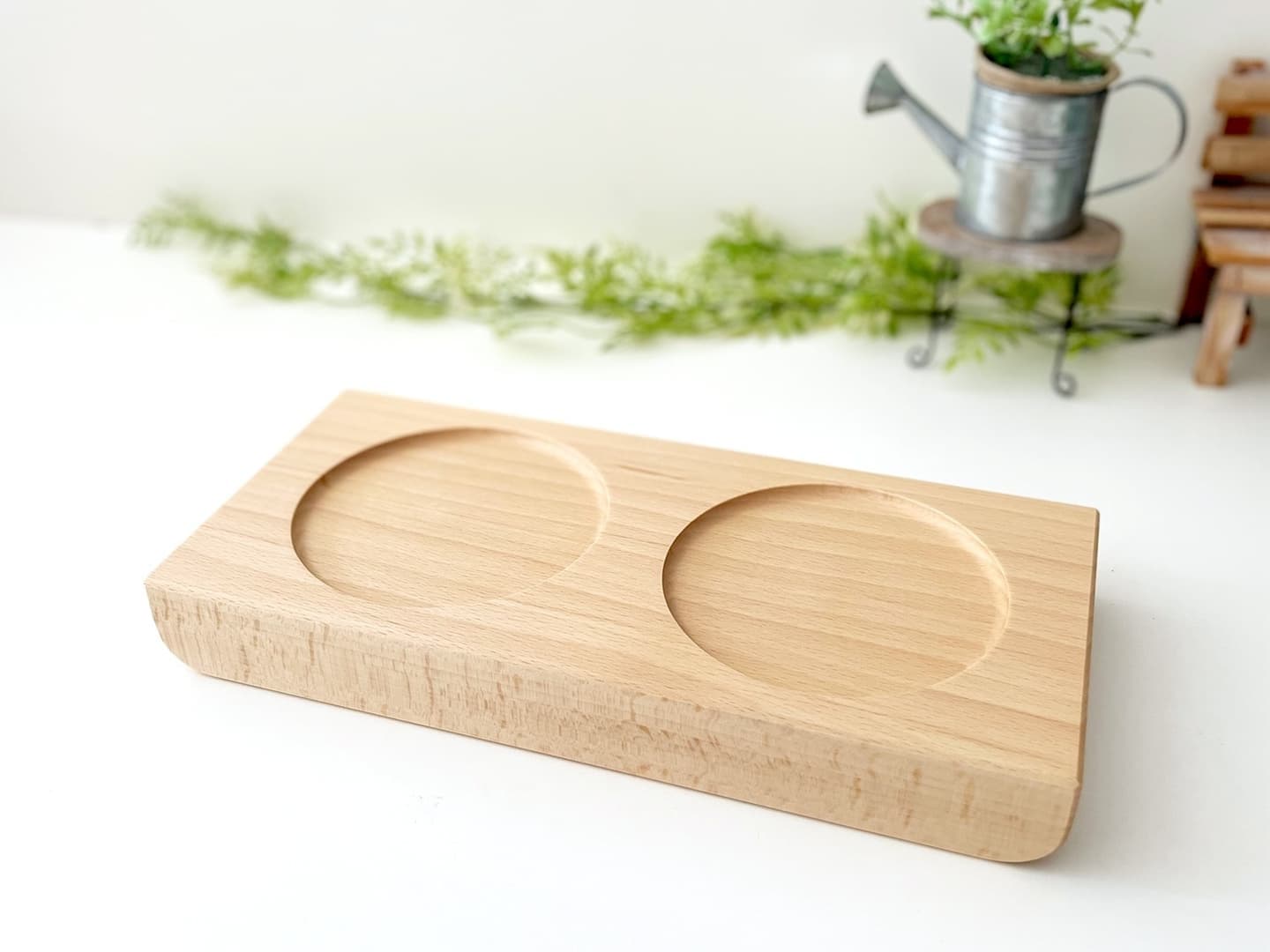 ねこちゃん、犬ちゃんの木製おしゃれ餌入れ