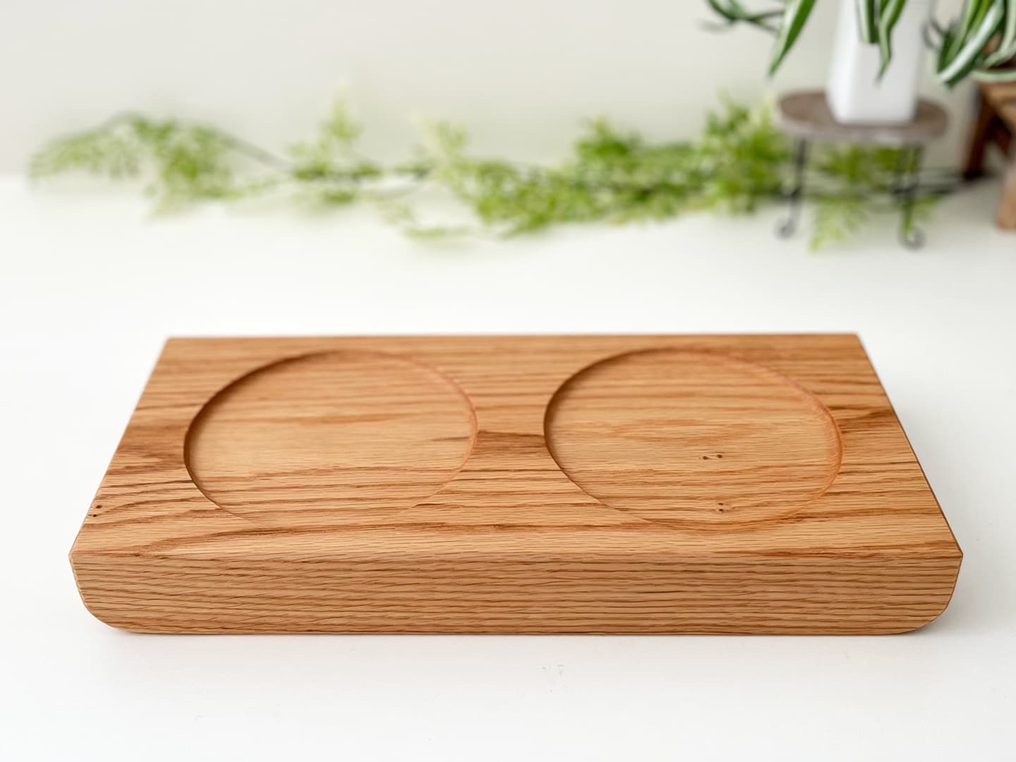 ねこちゃん、犬ちゃんの木製おしゃれ餌入れ