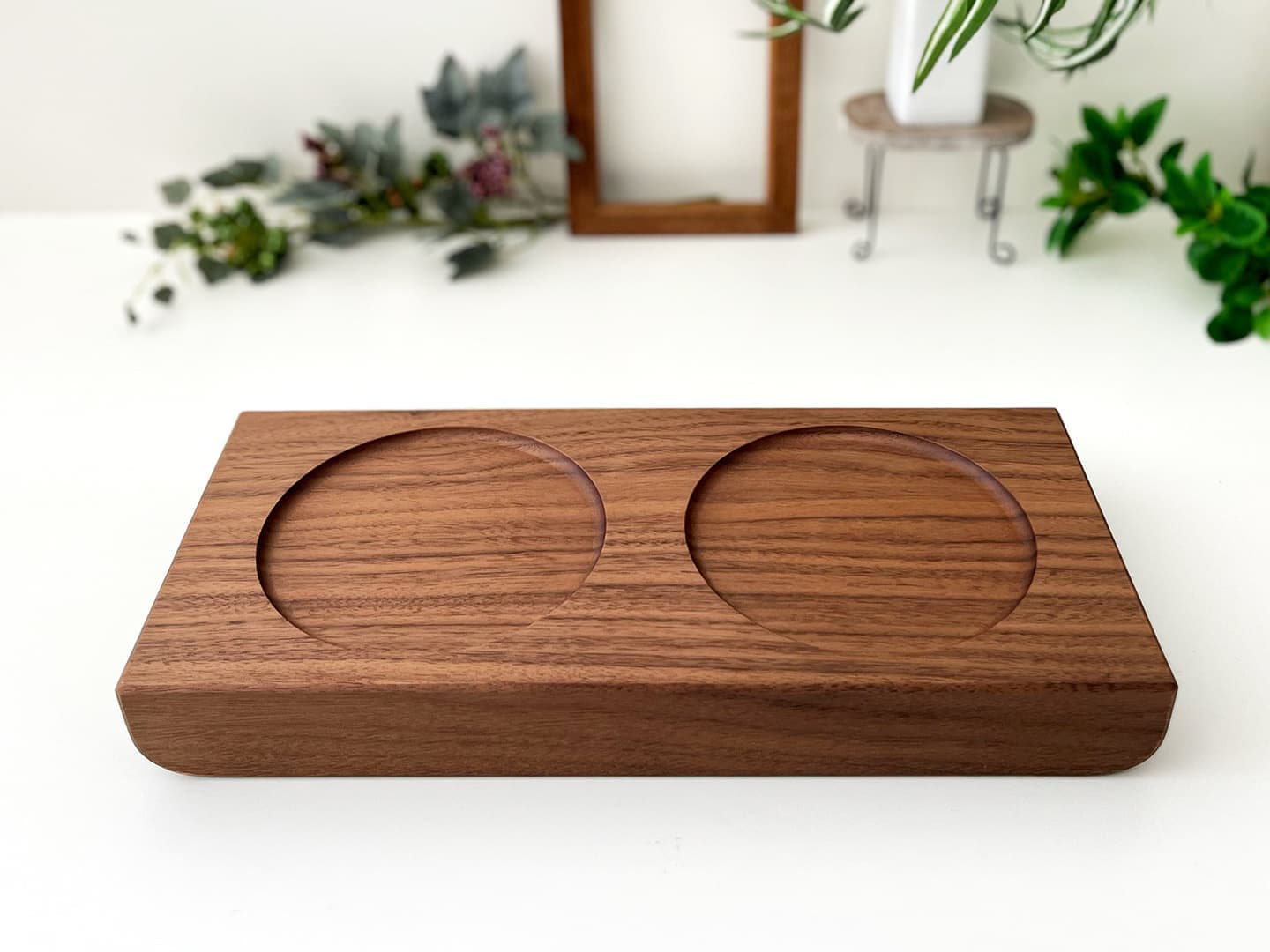 ねこちゃん、犬ちゃんの木製おしゃれ餌入れ