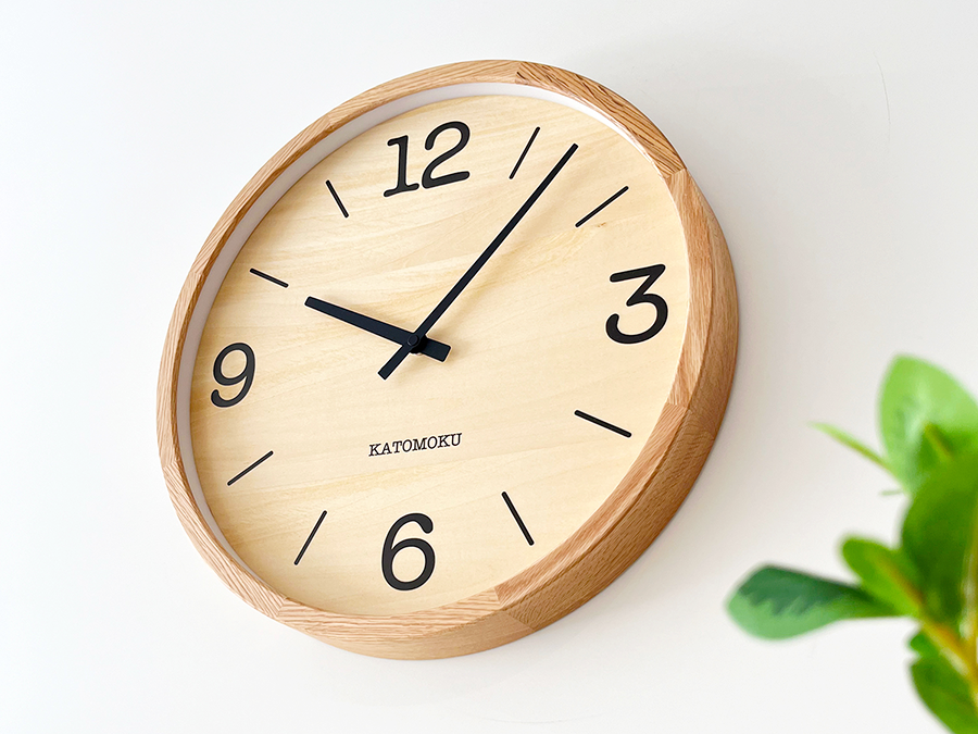 郡上八幡で観光体験のカトモクのお店を運営する加藤木工が作る日本製セイコー電波壁掛け時計