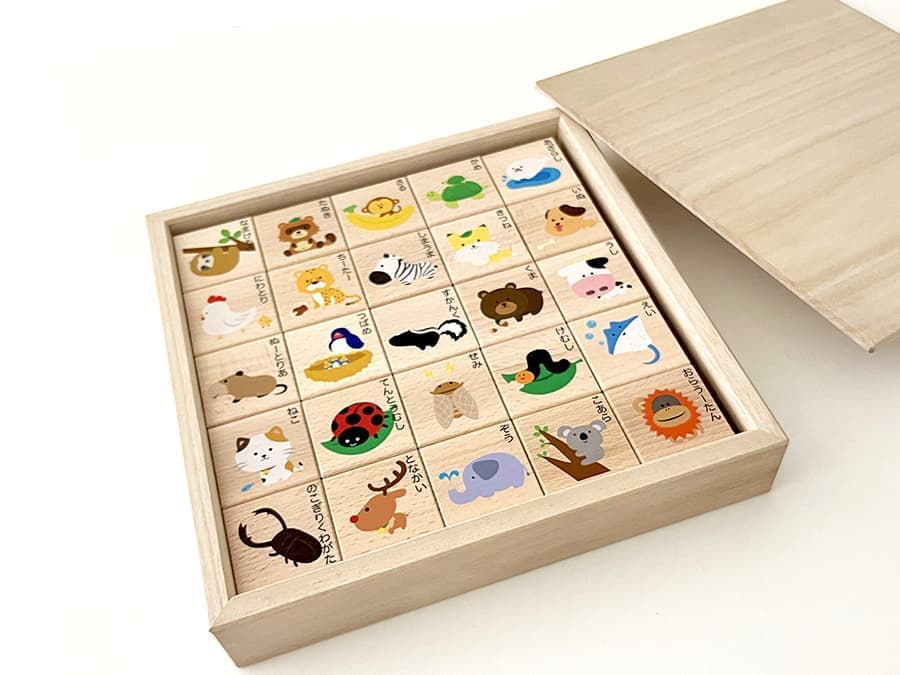 あいうえお　積み木　ABC 文字遊び　おもちゃ　木　いきもの　動物　生き物　可愛い　子供　赤ちゃん　ベビー　楽しい　教育　学ぶ