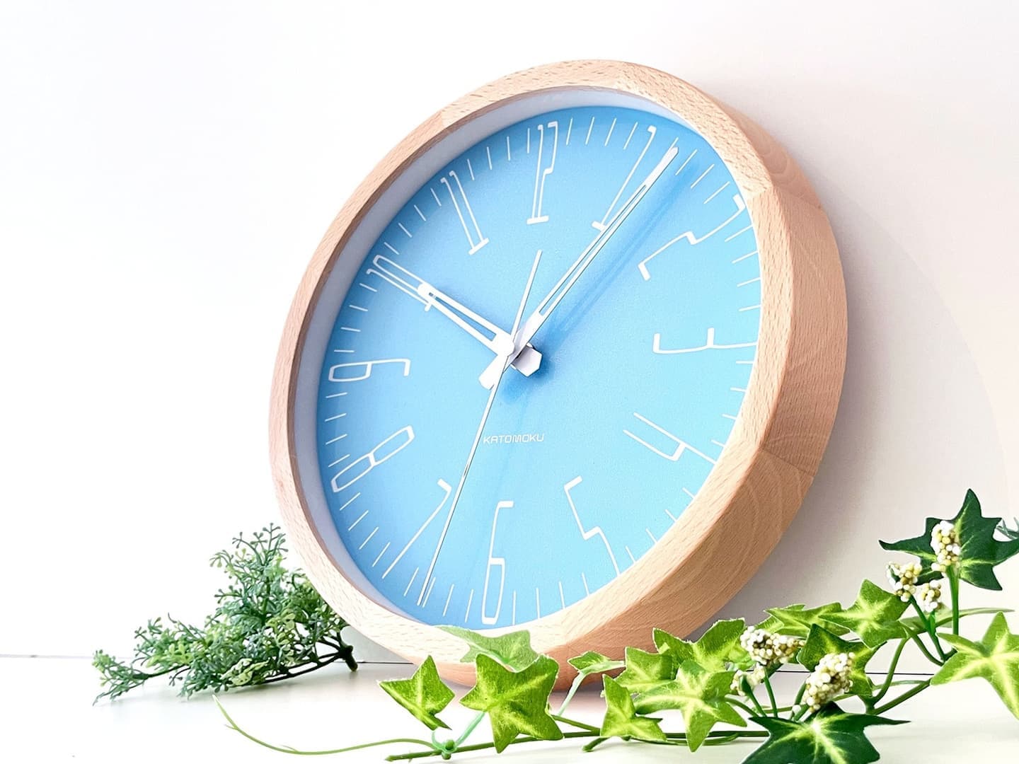 時計 掛け時計 壁掛け時計 木の時計 国産 日本 岐阜県 郡上八幡 インテリア 雑貨 丁寧な暮らし 北欧 シンプル オシャレ 静音 静か 木工屋 無垢 ライトブル 西海岸 