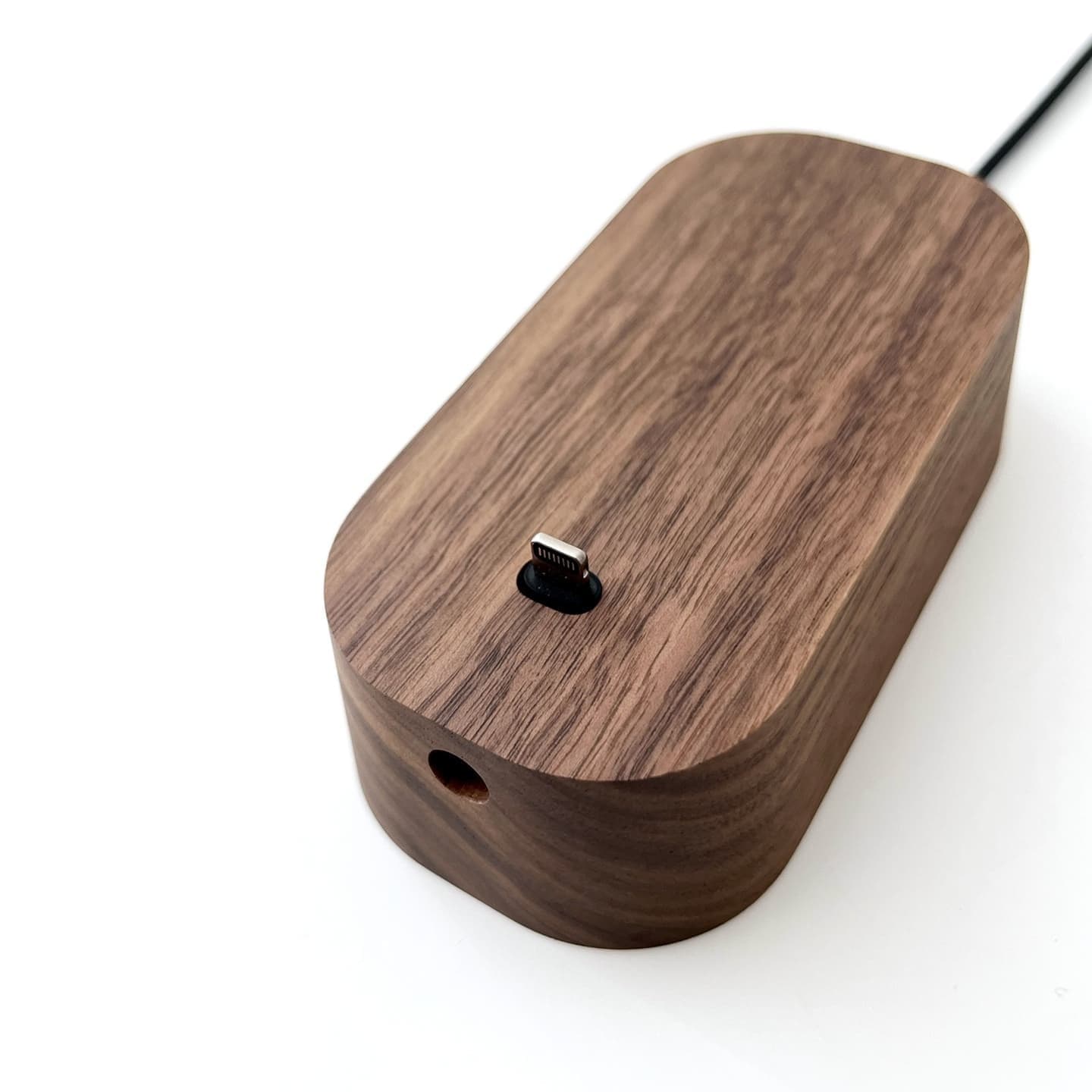 充電スタンド マウススタンド マウス充電 スタンド 収納 便利グッズ マジックマウス Magic Mouse Magic Mouse2 アップル apple アップル製品 apple製品 PC周辺機器 PC周辺アクセサリ パソコン 電化製品 スマート 見た目 美しく 丁寧な暮らし ビジネス オフィス 書斎 デスク デスク周り 整頓 インテリア 高級 高級感 木製 木工雑貨 木工製品 木製マウススタンド 木製充電スタンド 無垢材 高級材 銘木 ウォールナット 上品 ビーチ かわいい 木目 誕生日 記念日 母の日 父の日 勤労感謝の日 クリスマス 入学 卒業 就職 昇進 開業 お祝い 記念品 贈答品 贈り物 ギフト プレゼント ラッピング 模様替え 引っ越し 新生活 インテリア 国産 国内生産 日本製 岐阜県 郡上市 郡上八幡 木工屋 郡上おどり