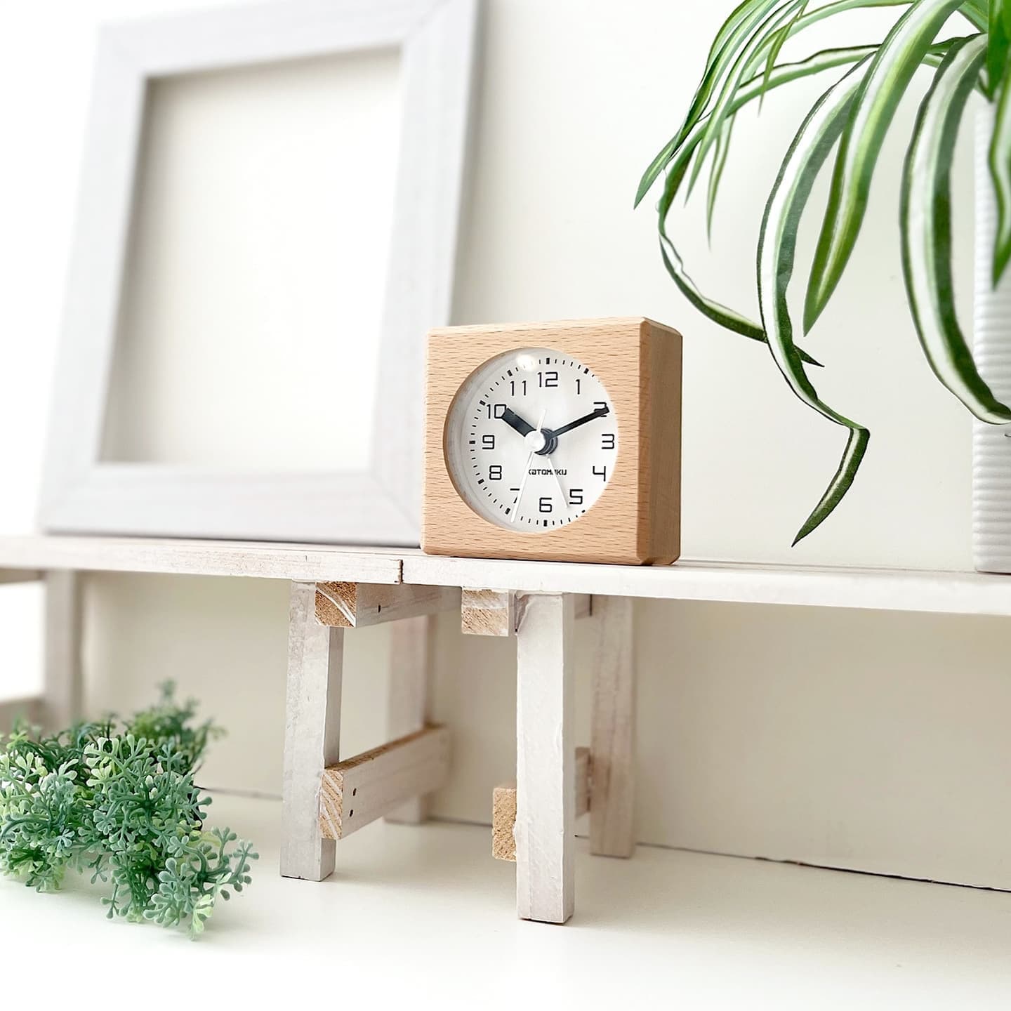 目覚まし時計 アラーム時計 アラームクロック alarm clock 置き時計 時計 アナログ時計 木の時計 四角 ミニ 小さい mini 手のひらサイズ 静音 静か しずか 静音性 静かな時計 サイレント サイレントクロック 連続秒針 スイープムーブメント なめらか 秒針 指標 目盛り ボタン スイッチ ライト 明かり LEDライト 夜間 暗い部屋 スヌーズ だんだん大きくなる 安眠 睡眠 睡眠不足 健康 木製 無垢材 ビーチ インテリア オシャレ シンプル 高級感 デスク キッチン 寝室 休憩室 ベッドルーム ホテル 旅館 宿泊施設 仮眠 誕生日 記念日 クリスマス 父の日 母の日 敬老の日 開業 引っ越し 新築 模様替え 新生活 お祝い 記念品 贈答品 贈り物 ギフト プレゼント 国産 国内生産 国内製造 日本製 日本 岐阜県 郡上市 郡上八幡 木工屋 郡上おどり