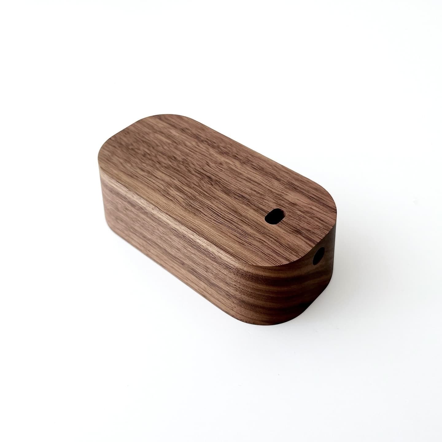 充電スタンド マウススタンド マウス充電 スタンド 収納 便利グッズ マジックマウス Magic Mouse Magic Mouse2 アップル apple アップル製品 apple製品 PC周辺機器 PC周辺アクセサリ パソコン 電化製品 スマート 見た目 美しく 丁寧な暮らし ビジネス オフィス 書斎 デスク デスク周り 整頓 インテリア 高級 高級感 木製 木工雑貨 木工製品 木製マウススタンド 木製充電スタンド 無垢材 高級材 銘木 ウォールナット 上品 ビーチ かわいい 木目 誕生日 記念日 母の日 父の日 勤労感謝の日 クリスマス 入学 卒業 就職 昇進 開業 お祝い 記念品 贈答品 贈り物 ギフト プレゼント ラッピング 模様替え 引っ越し 新生活 インテリア 国産 国内生産 日本製 岐阜県 郡上市 郡上八幡 木工屋 郡上おどり