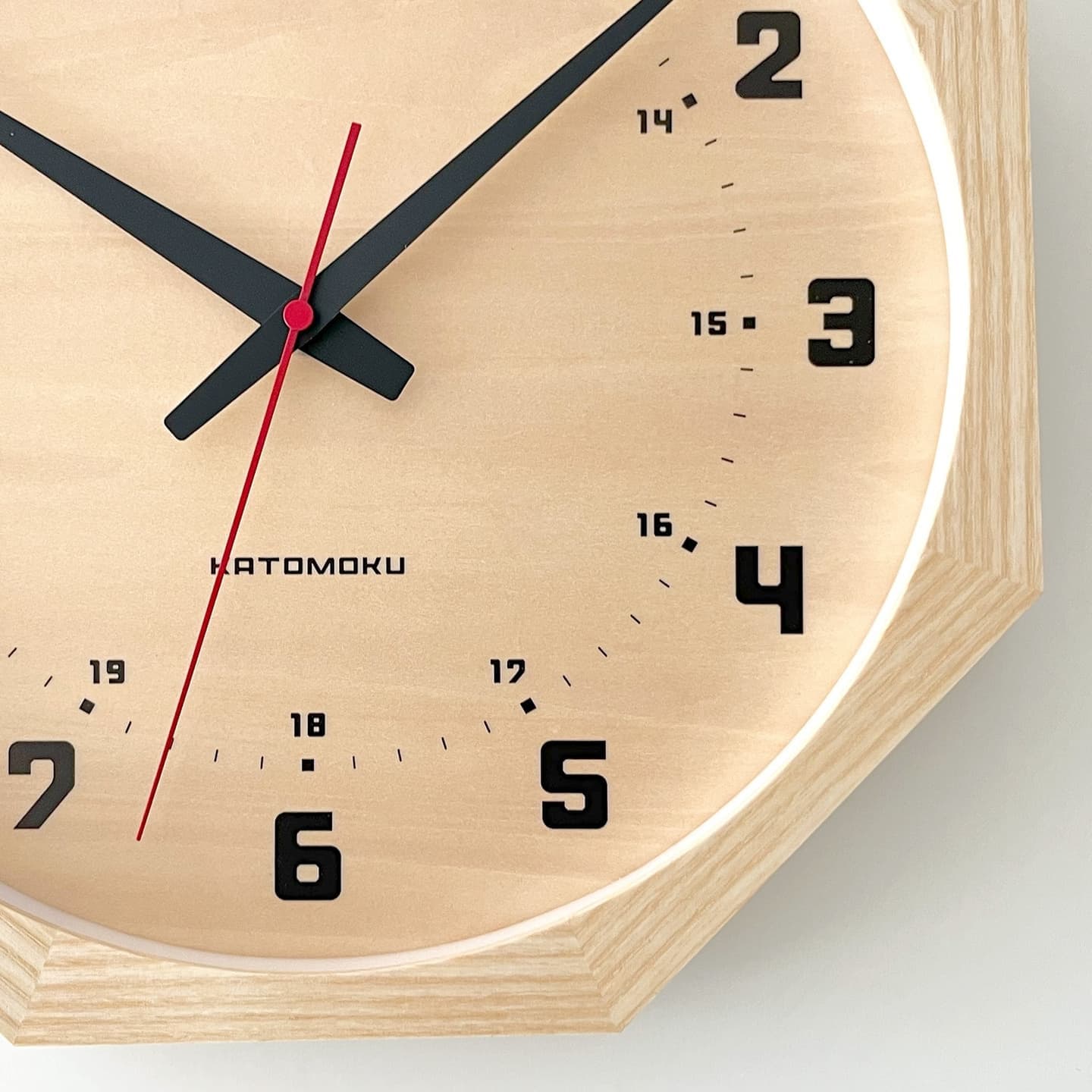 掛け時計 時計 壁掛け時計 静か 無音 静音 木の時計 木製 木工 木材 無垢材 天然素材 連続秒針 スイープムーブメント インテリア 八角形 縁起物 日本製 国産 岐阜県 郡上市 郡上八幡 郡上踊り 