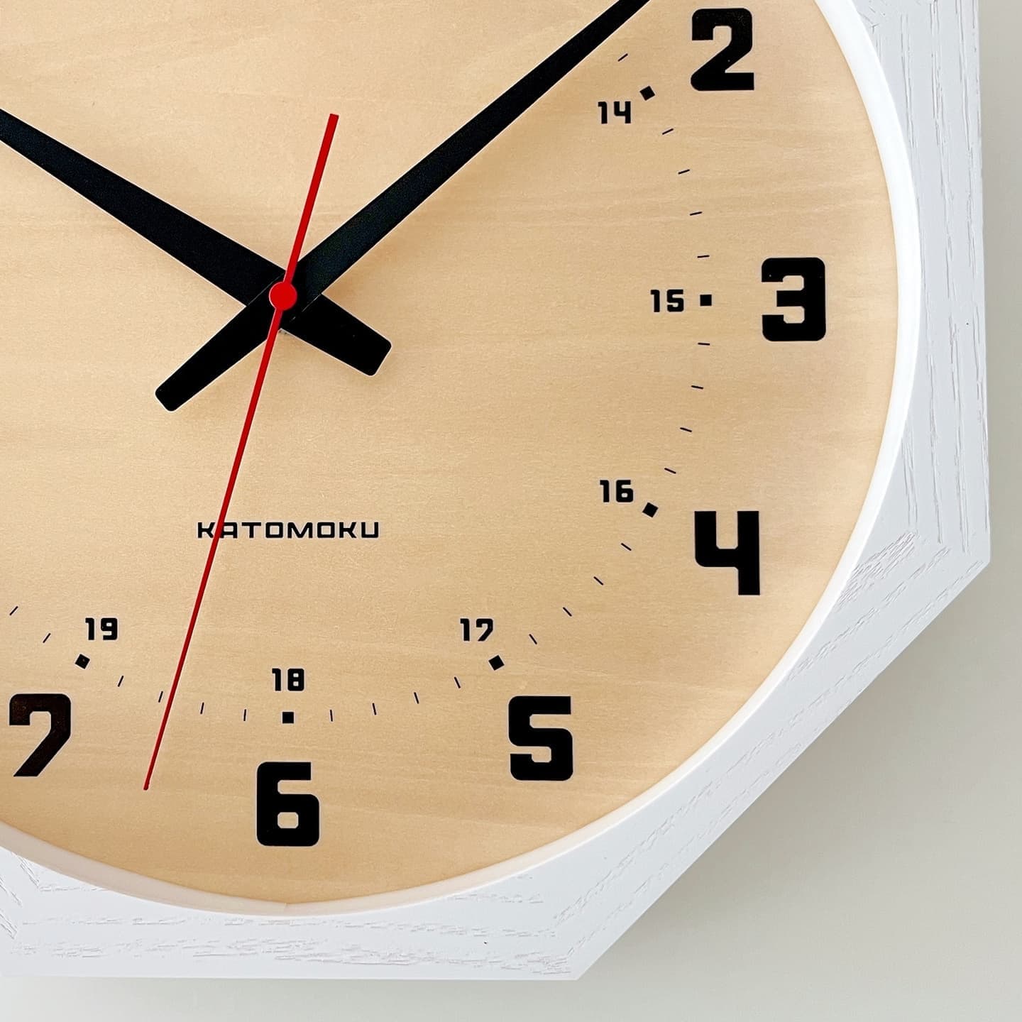 掛け時計 時計 壁掛け時計 静か 無音 静音 木の時計 木製 木工 木材 無垢材 天然素材 連続秒針 スイープムーブメント インテリア 八角形 縁起物 日本製 国産 岐阜県 郡上市 郡上八幡 郡上踊り 