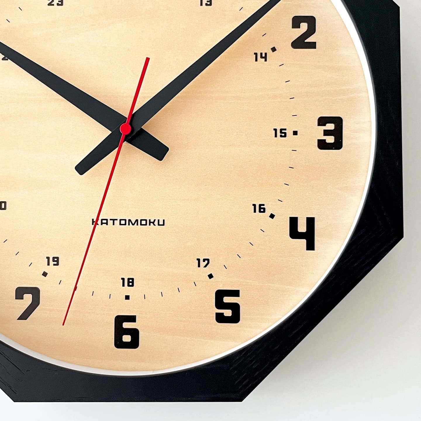 掛け時計 時計 壁掛け時計 静か 無音 静音 木の時計 木製 木工 木材 無垢材 天然素材 連続秒針 スイープムーブメント インテリア 八角形 縁起物 日本製 国産 岐阜県 郡上市 郡上八幡 郡上踊り 