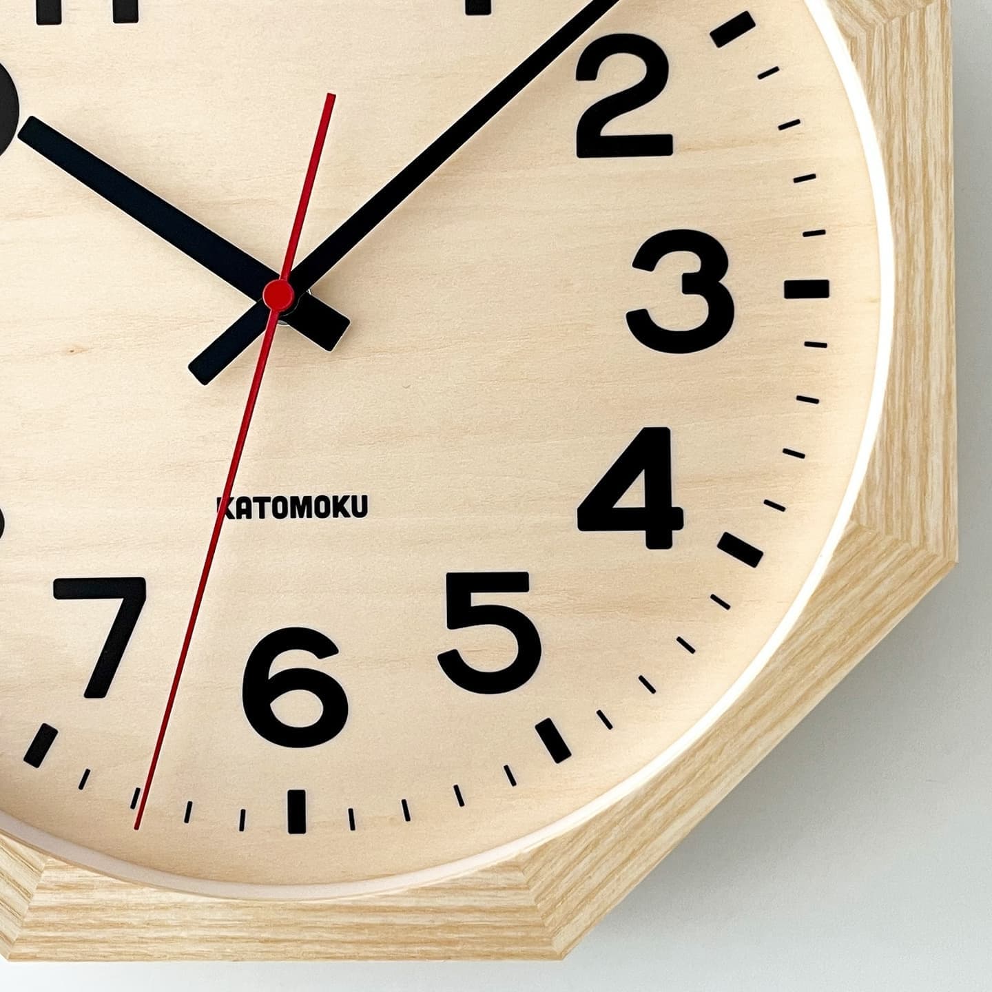 掛け時計 時計 壁掛け時計 静か 無音 静音 木の時計 木製 木工 木材 無垢材 天然素材 連続秒針 スイープムーブメント インテリア 八角形 縁起物 日本製 国産 岐阜県 郡上市 郡上八幡 郡上踊り 